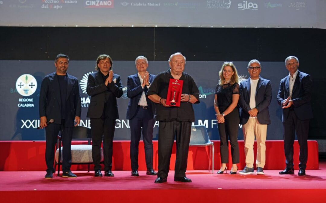 LINO BANFI MAGNA GRAECIA FILM FESTIVAL, APPLAUSI A SOVERATO